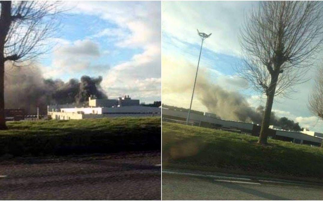 40 brandmän från sex brandstationer bekämpar branden på Volvofabriken. BILD: Mikael Berglund