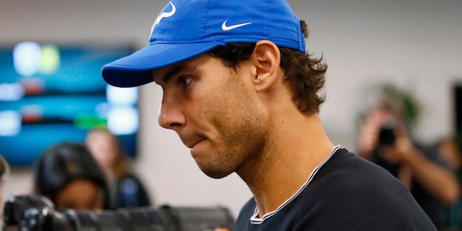 Rafael Nadal har fortfarande problem med ett skadat knä, vilket oroar inför grand slam-turneringen Australian Open i januari. Arkivbild.