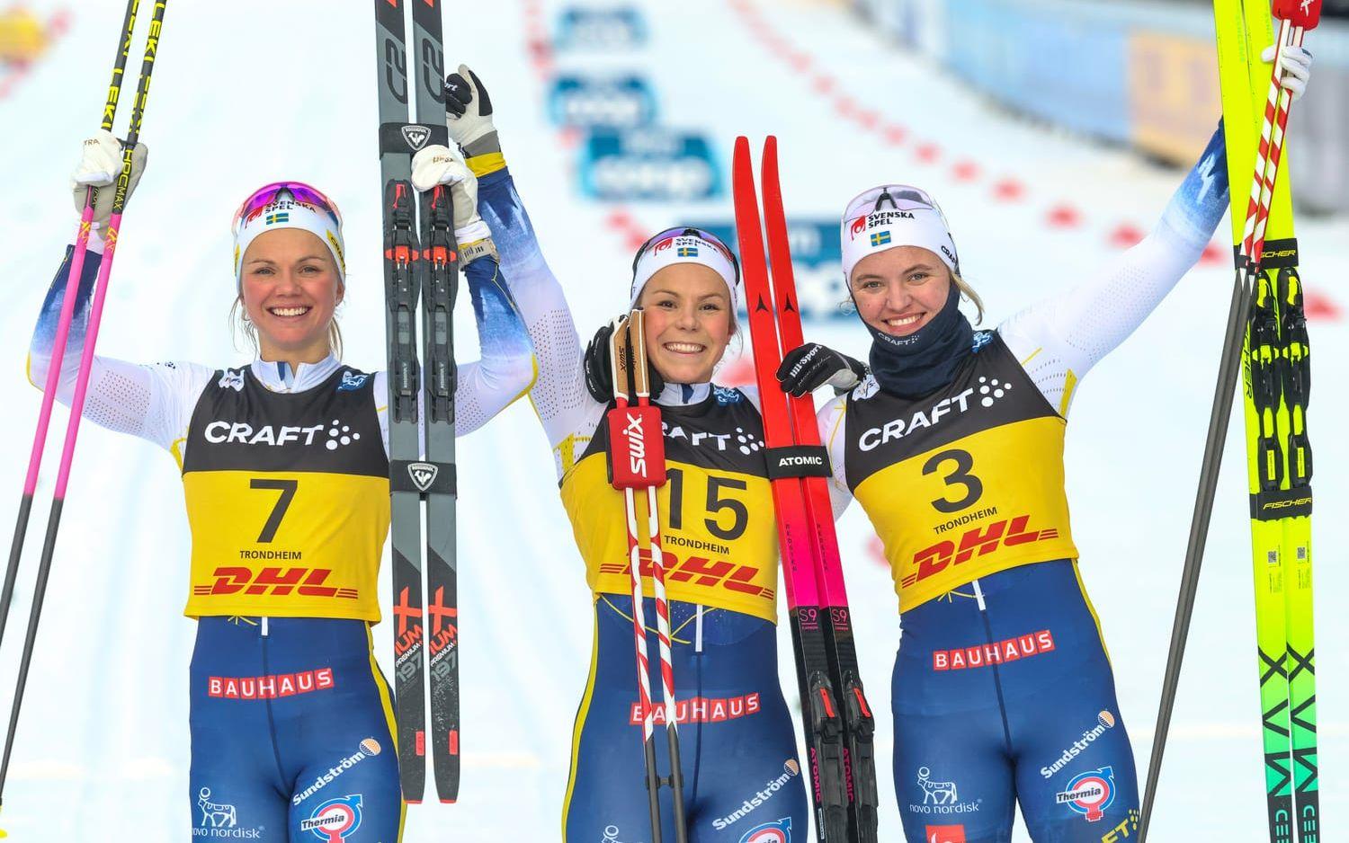 Emma Ribom (tvåa), Johanna Hagström (etta) och Linn Svahn (trea) ordnade en svensk trippel i fredagens världscupsprint i Trondheim.