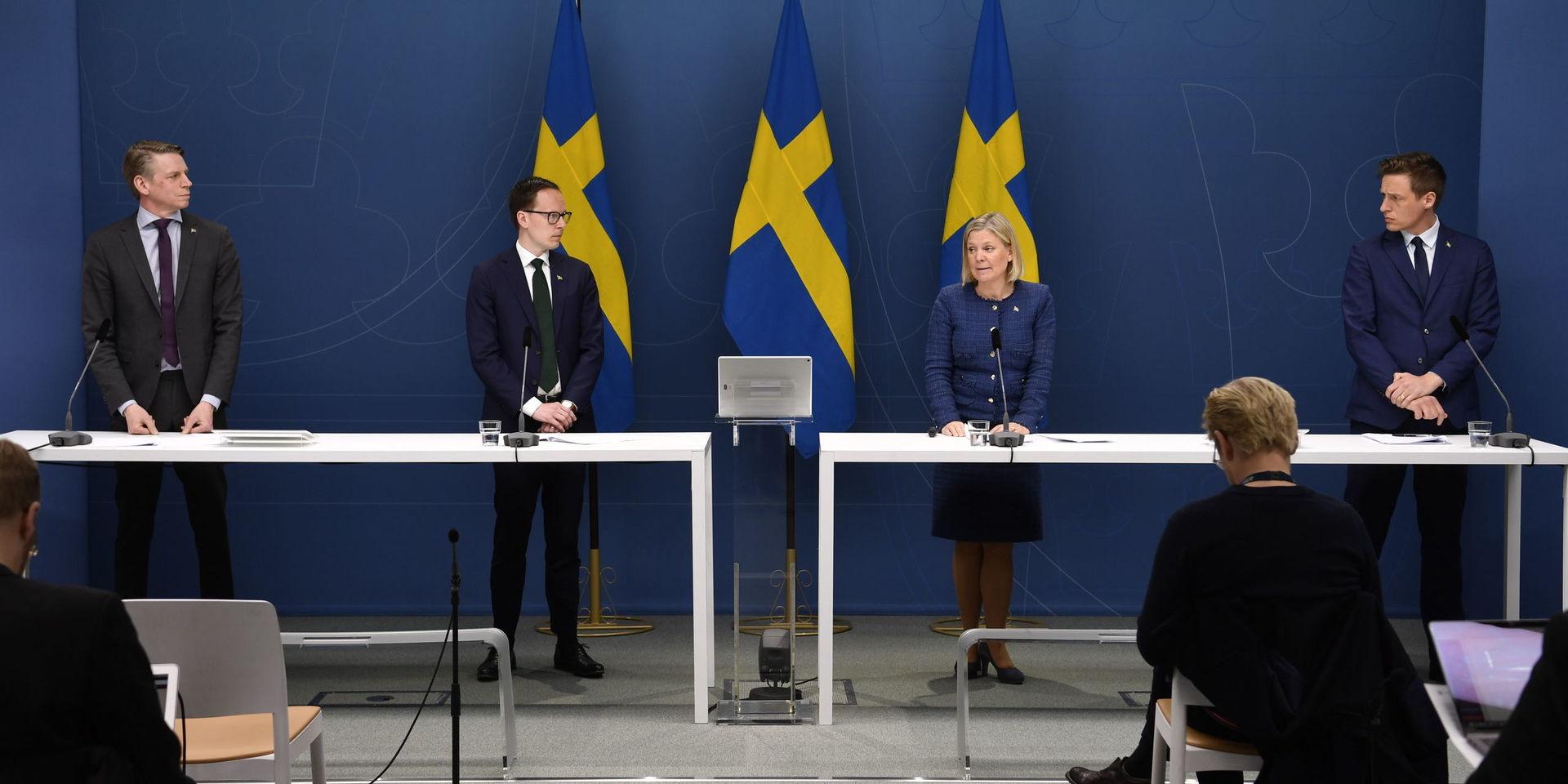 Finansmarknadsminister Per Bolund (MP), Mats Persson (L), finansminister Magdalena Andersson (S) och Emil Källström (C) håller pressträff om nya budgetåtgärder med anledning av coronaviruset.