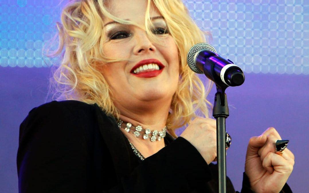 Kim Wilde på en konsert i Tyskland 2012. Nu är den brittiska artisten aktuell med nya skivan Here come the aliens. På plattans sista låt, Rosetta, bjöd hon in Frida Sundemo att sjunga duett.