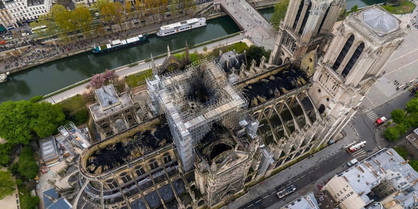 Bly spreds från branden i Notre-Dame. Arkivbild.