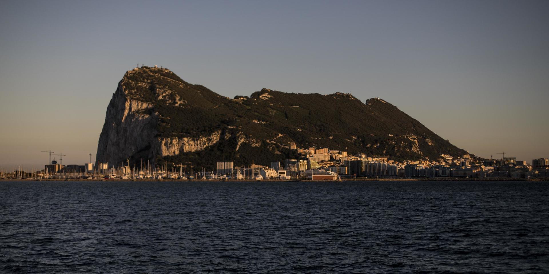 Gibraltar börjar så smått öppna samhället igen. 