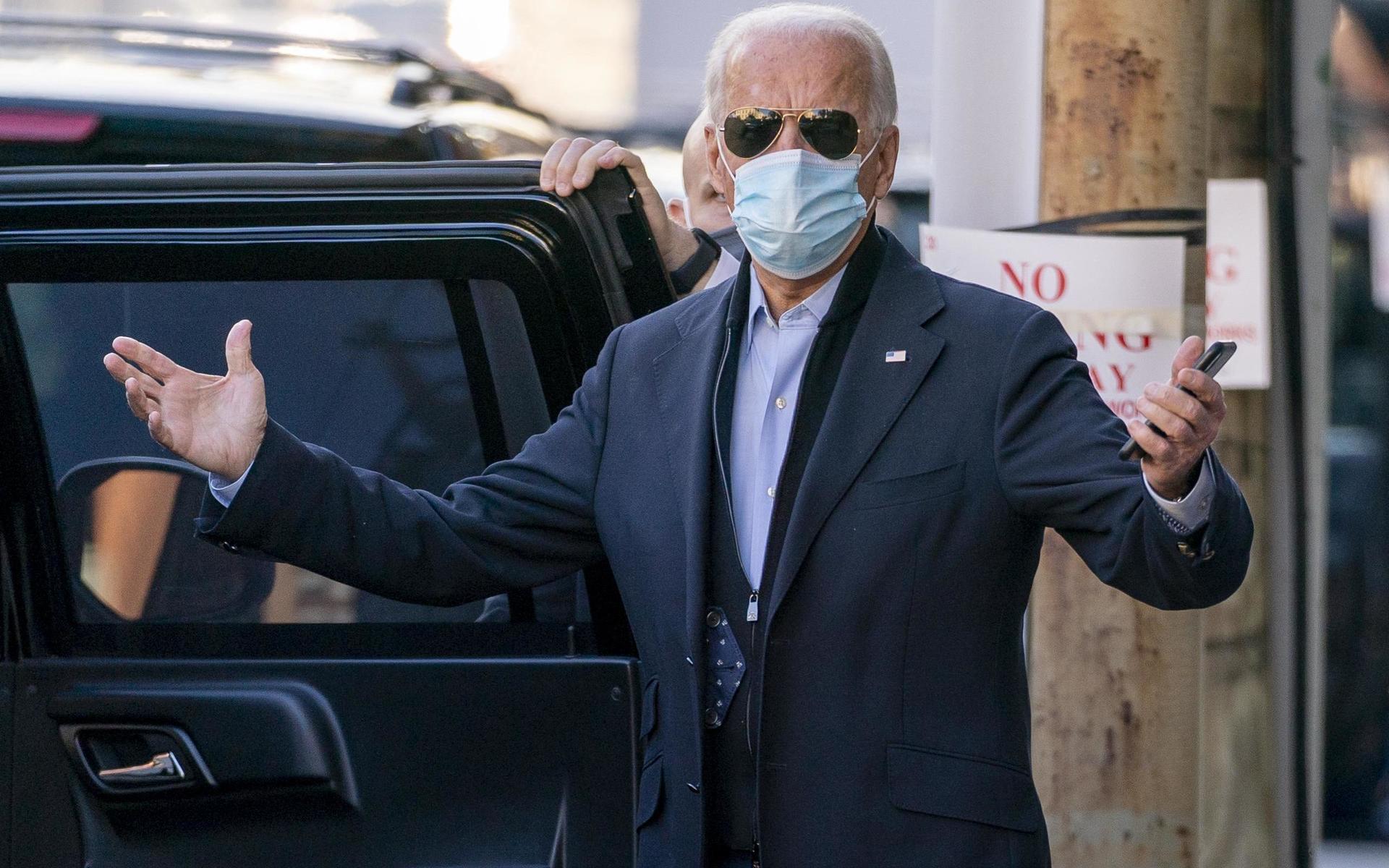 Joe Biden i munskydd på onsdagen.