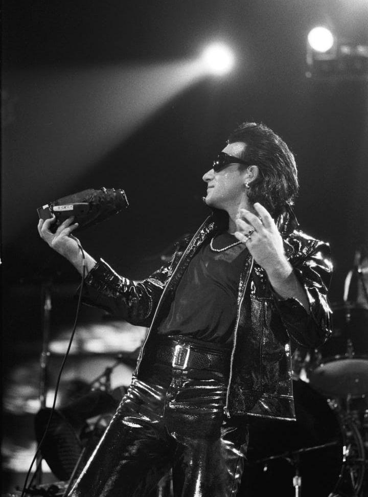 U2 tog sin revolutionerande scenshow och färska plattan Achtung baby till Scandinavium på försommaren 1992. BILD: Peter Claesson