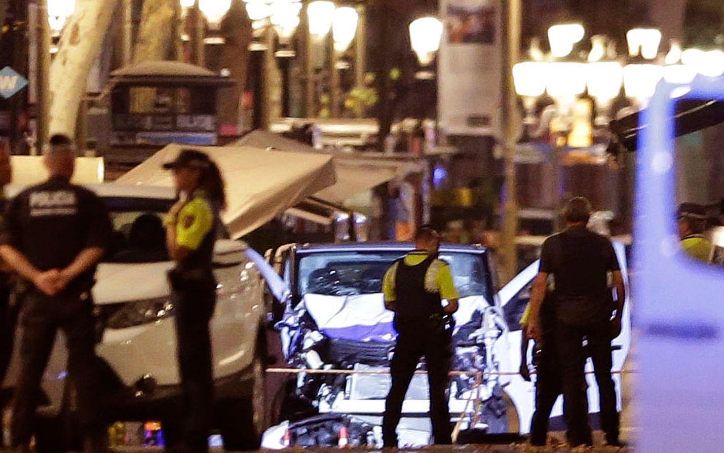 Skåpbilen som användes som mordvapen under terrorattentatet i Barcelona. FOTO: TT
