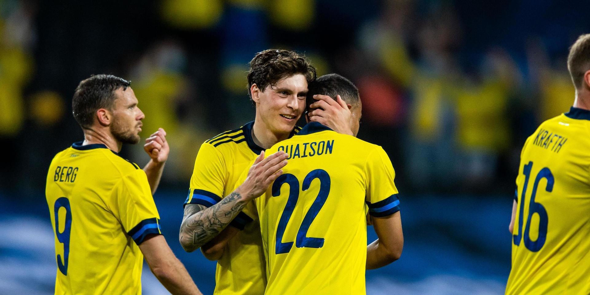 Marcus Berg, Victor Nilsson Lindelöf och Robin Quaison firar Sveriges 3-1-mål mot Armenien. Vad krävs för att Sverige ska gå vidare i EM-slutspelet? 