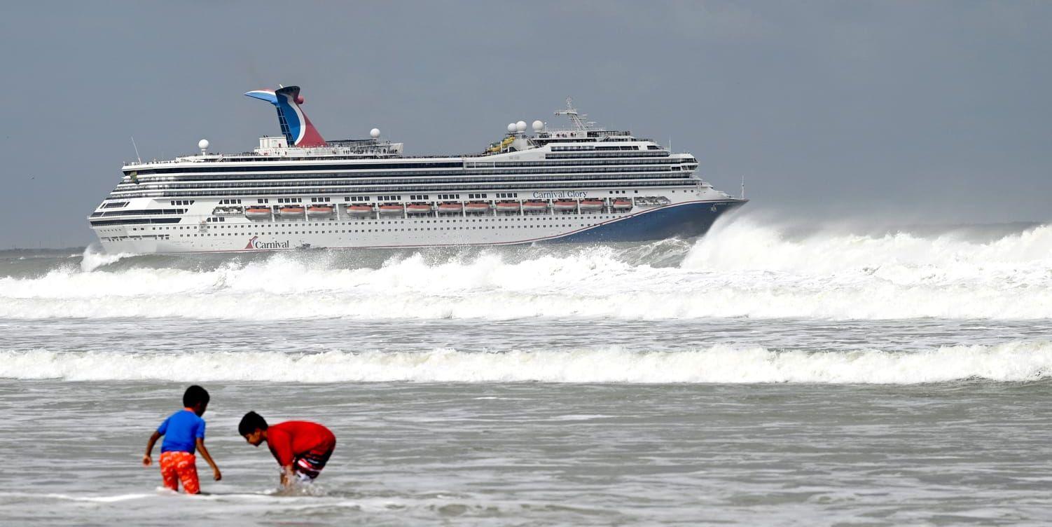 Ett kryssningsfartyg i havet. 