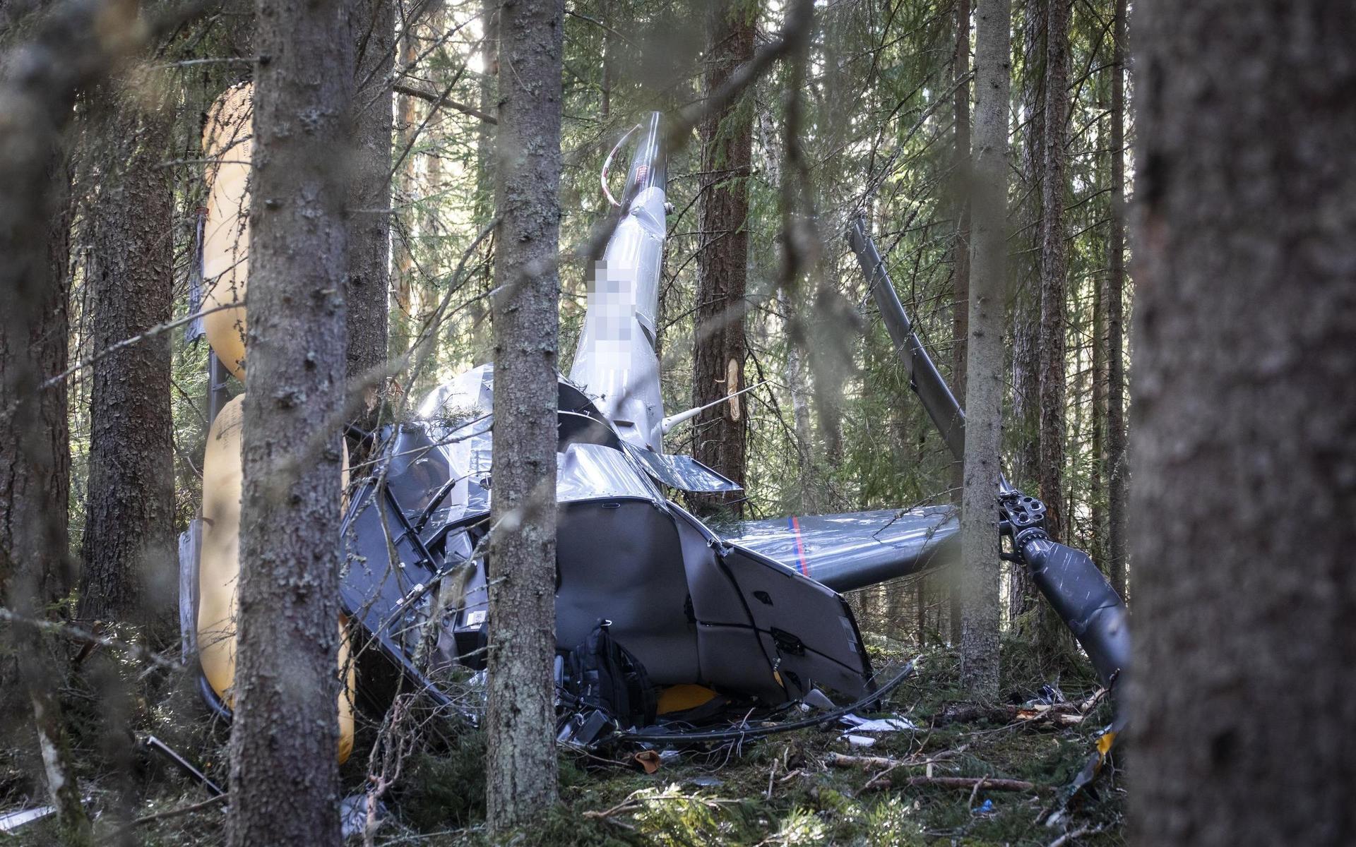 LEKSAND 20210316 En helikopter har kraschat utanför Leksand. Flera räddningsenheter är kallade till platsen. Foto Henrik Hansson / TT kod 200** Bilden är pixlad pga information om helikpterbolaget är synlig ***