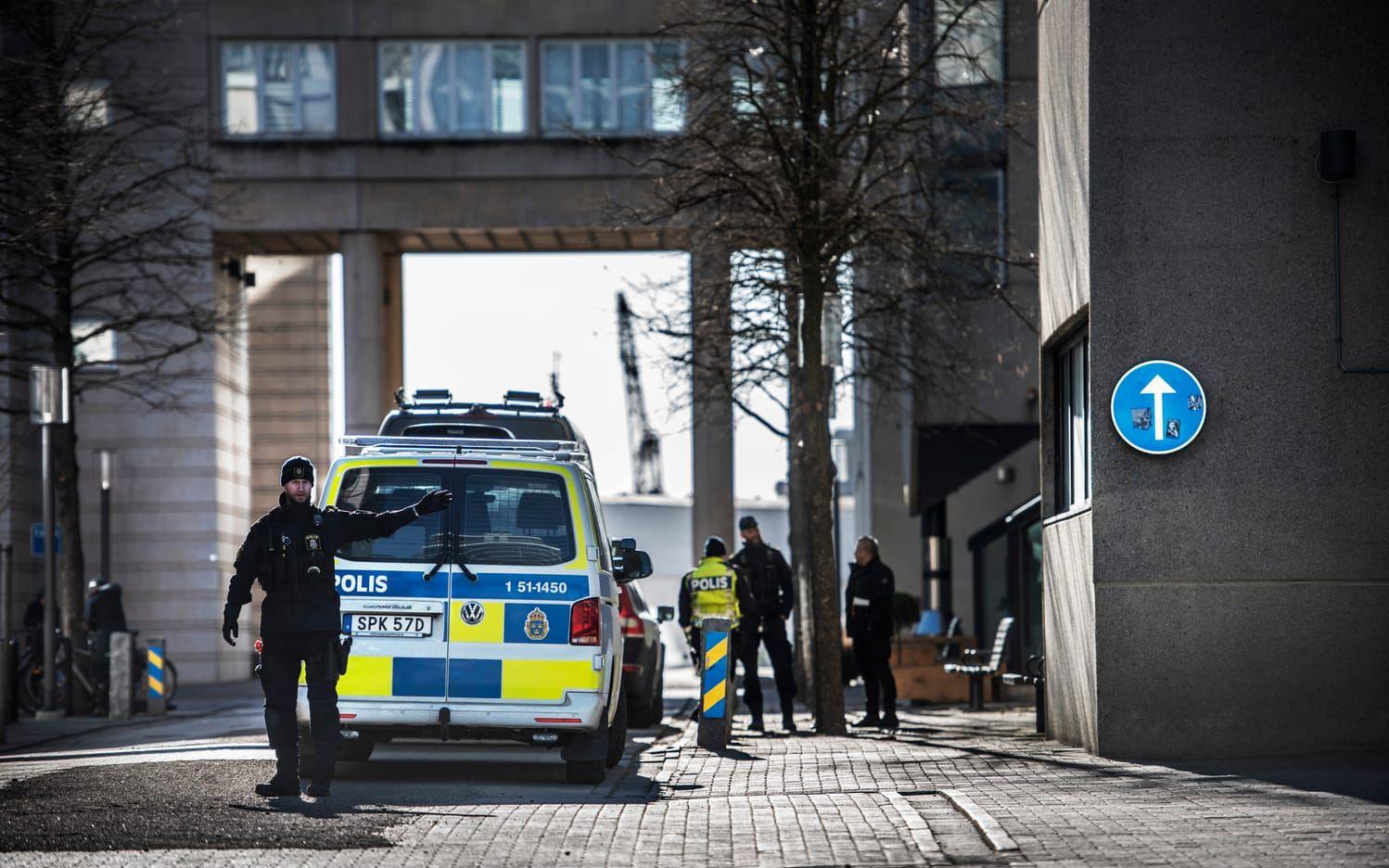 Under tisdagseftermiddagen pågick en polisinsats vid Lilla Bommen.