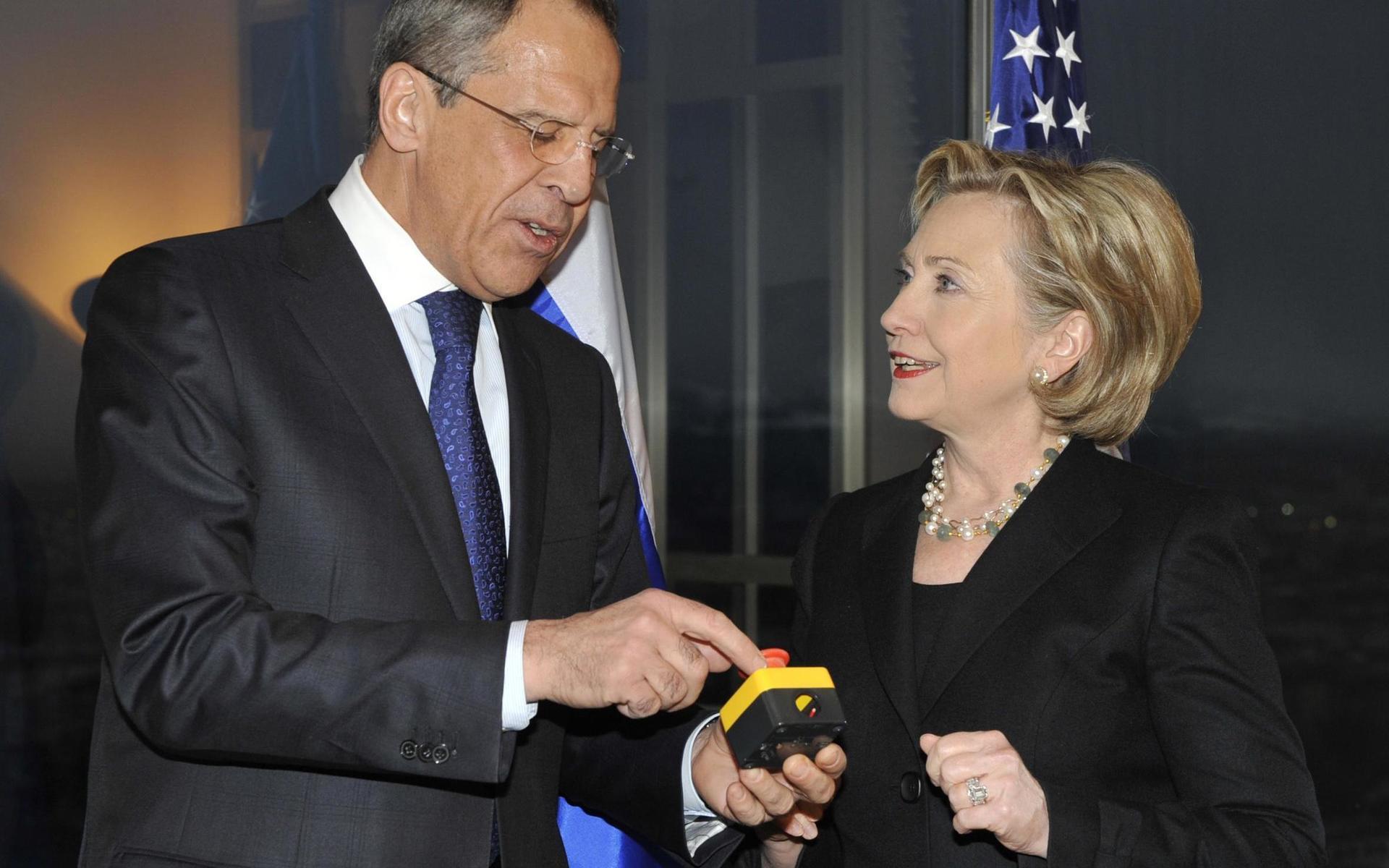 Hillary Clinton mötte Sergej Lavrov 2009 hade hon med sig en ”återställningsknapp” i hopp om att laga de stormiga förbindelserna med Ryssland. 