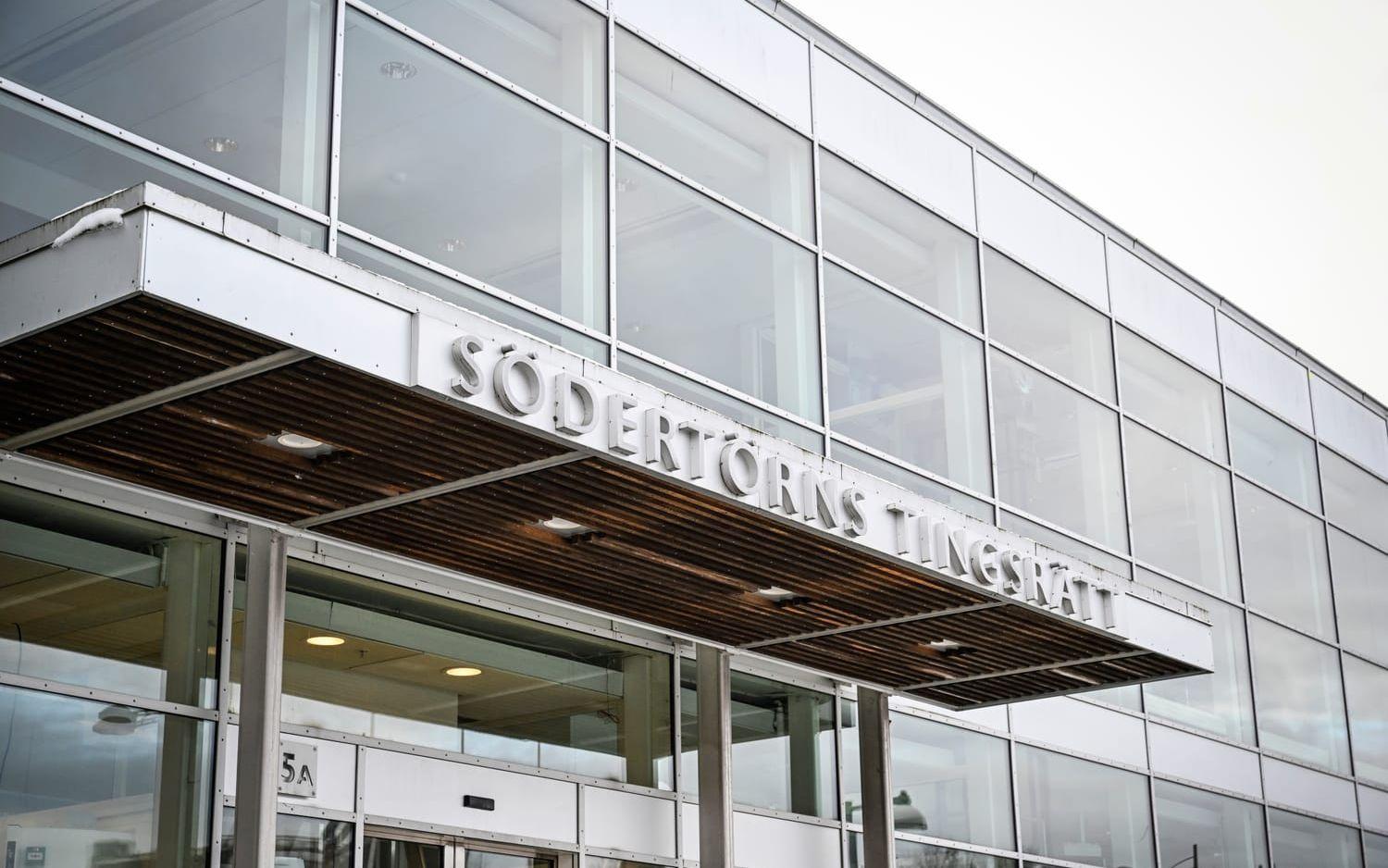 Personerna döms i Södertörns tingsrätt. Arkivbild. 