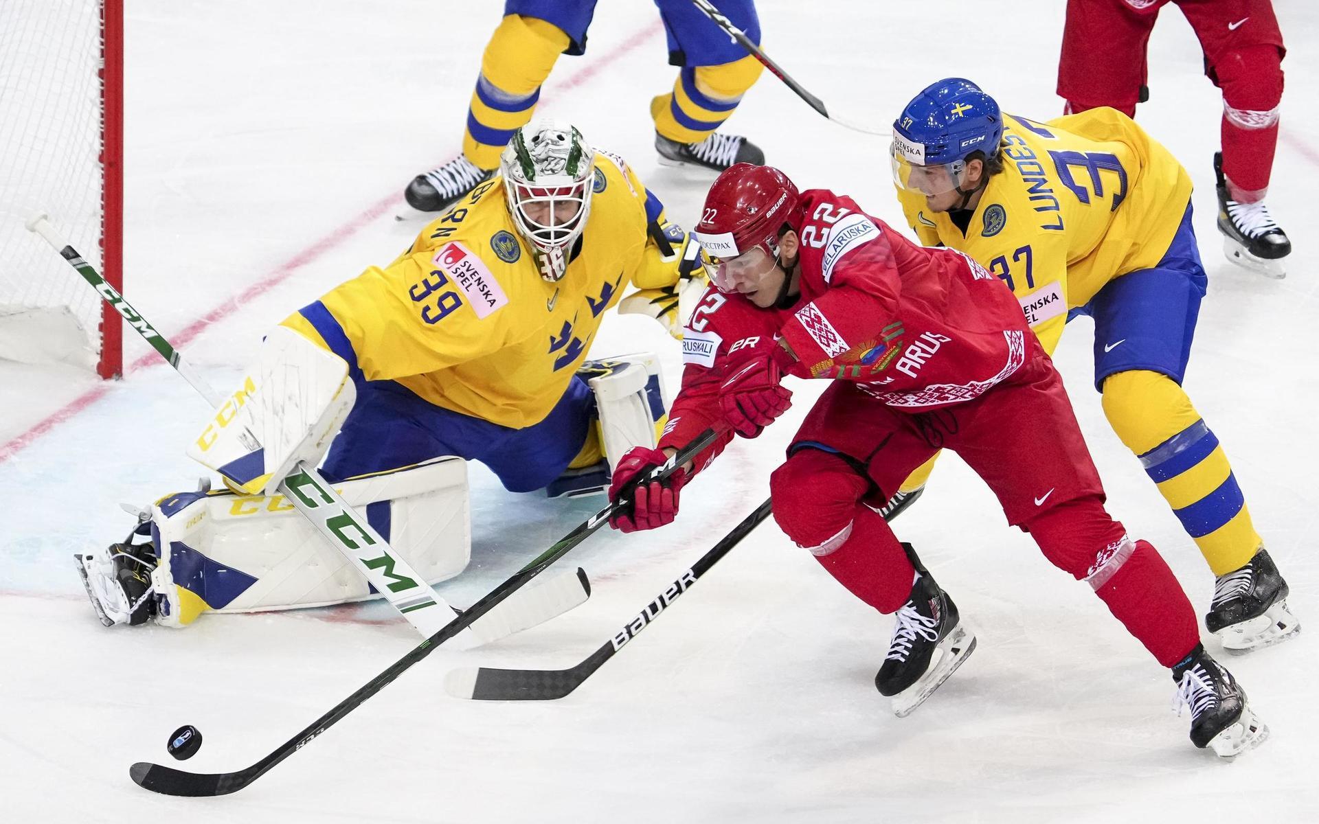 Sverige spelade mot Belarus och förlorade fiaskoartad med 1-0 under söndagen. Senare har landet Belarus hamnat i fokus av helt andra anledningar. 