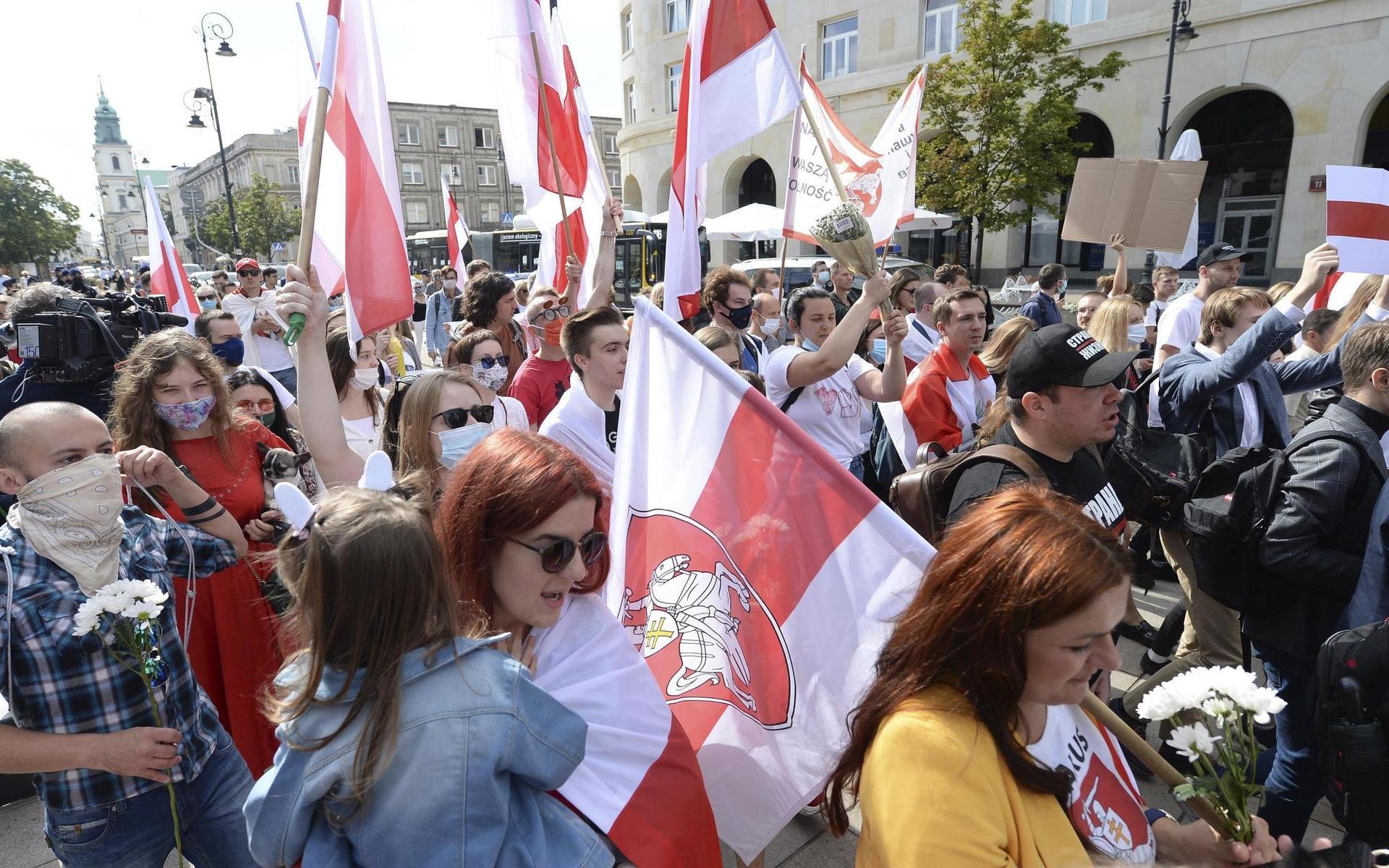  Den här vitröda flaggan används ofta av demonstranter i Belarus som kämpar mot regimen och Aleksandr Lukasjenko. 