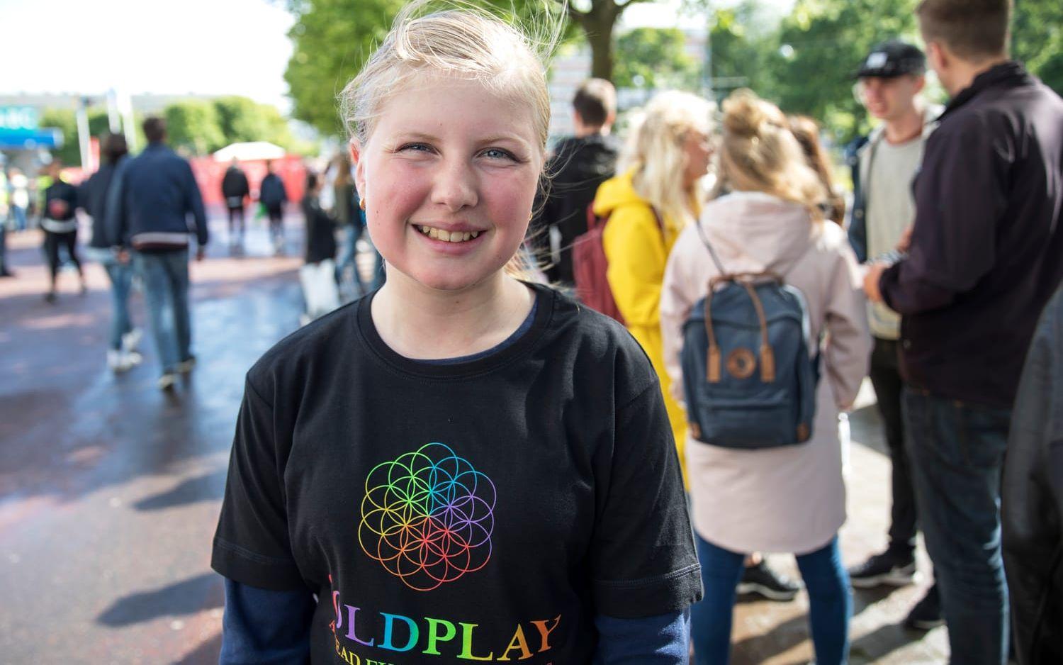 Saga Rennemo, 16 var ett av alla Coldplay-fans utanför Ullevi. Foto: Anders Ylander