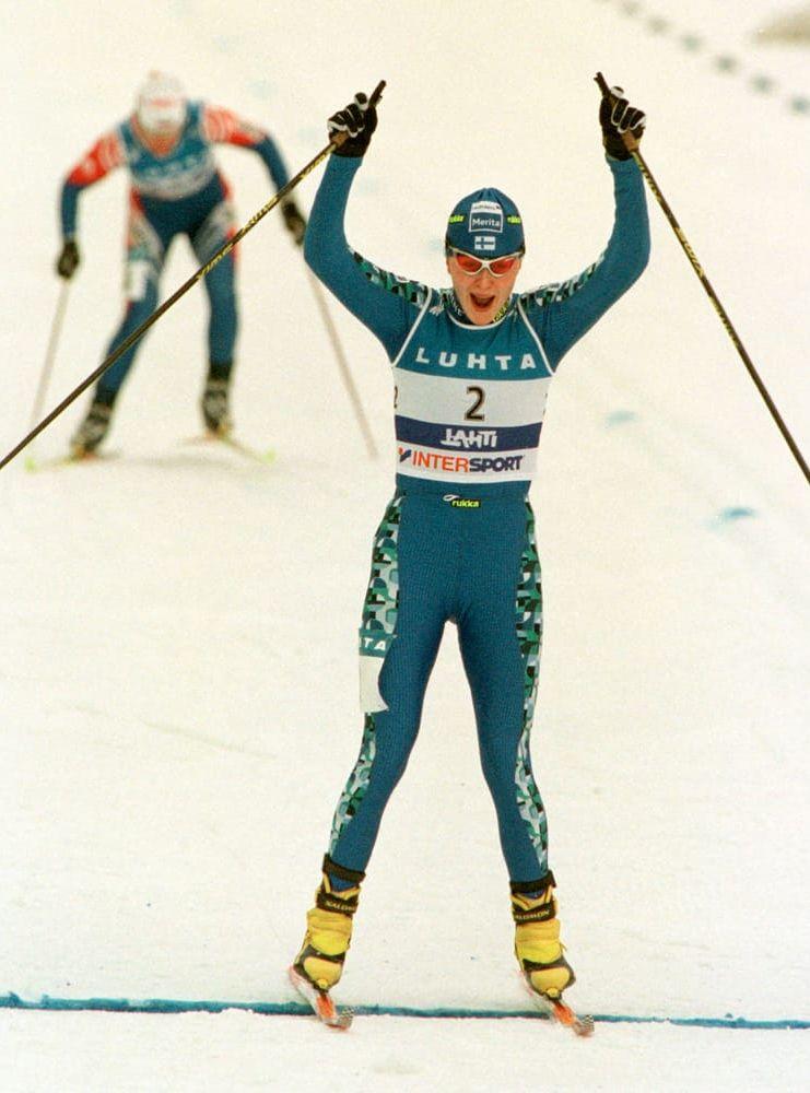 Virpi Kuitunen vann jaktstarten, fem plus fem kilometer. Och en hel skidvärld undrade hur Finland hade gjort för att lyckas så bra? Foto: TT