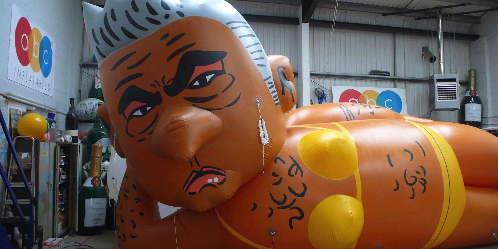 Londons borgmästare Sadiq Khan i form av en jätteballong, som på lördagen ska sväva över London.
