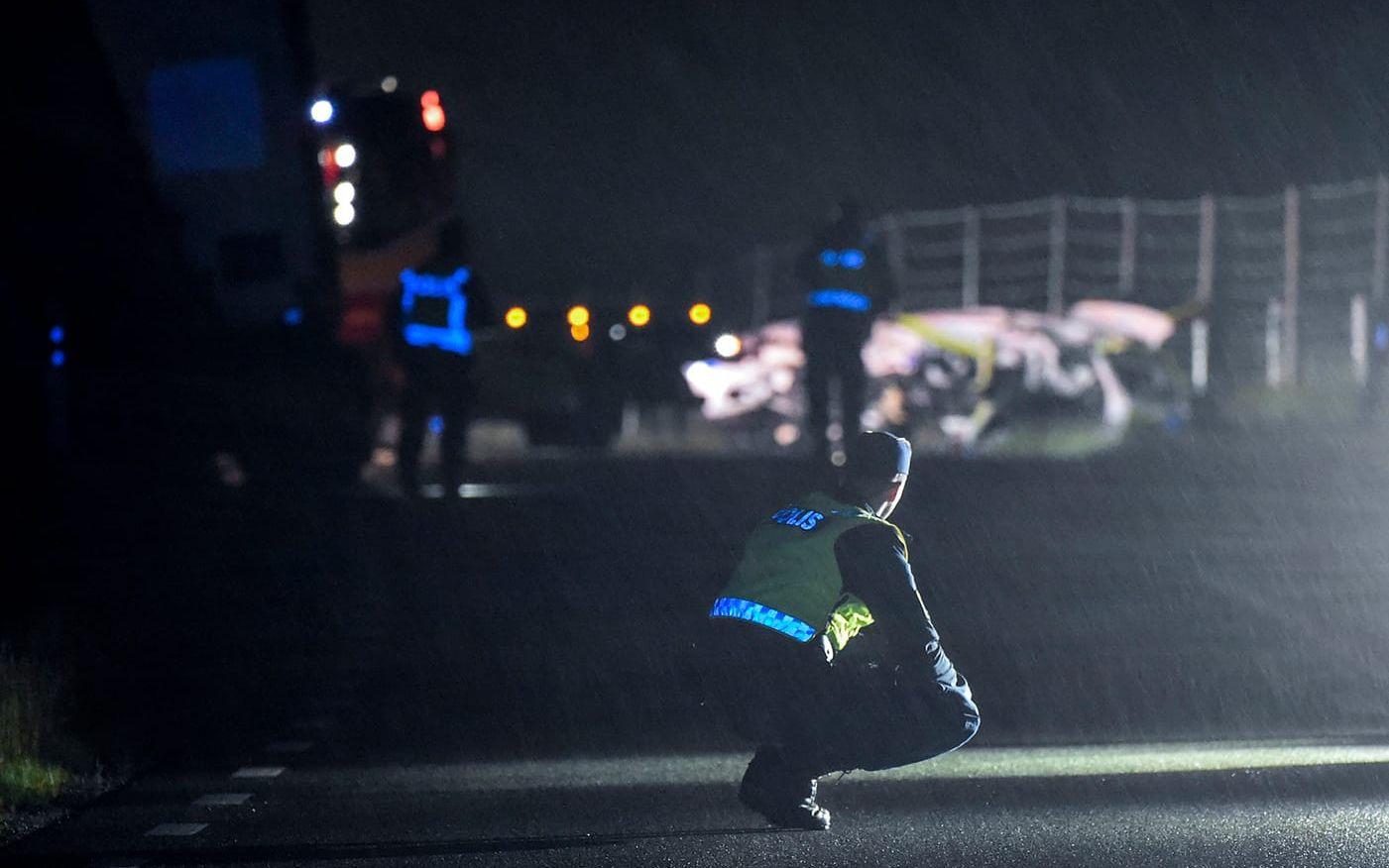Den våldsamma kraschen krävde en polis liv. FOTO: Jens Christian
