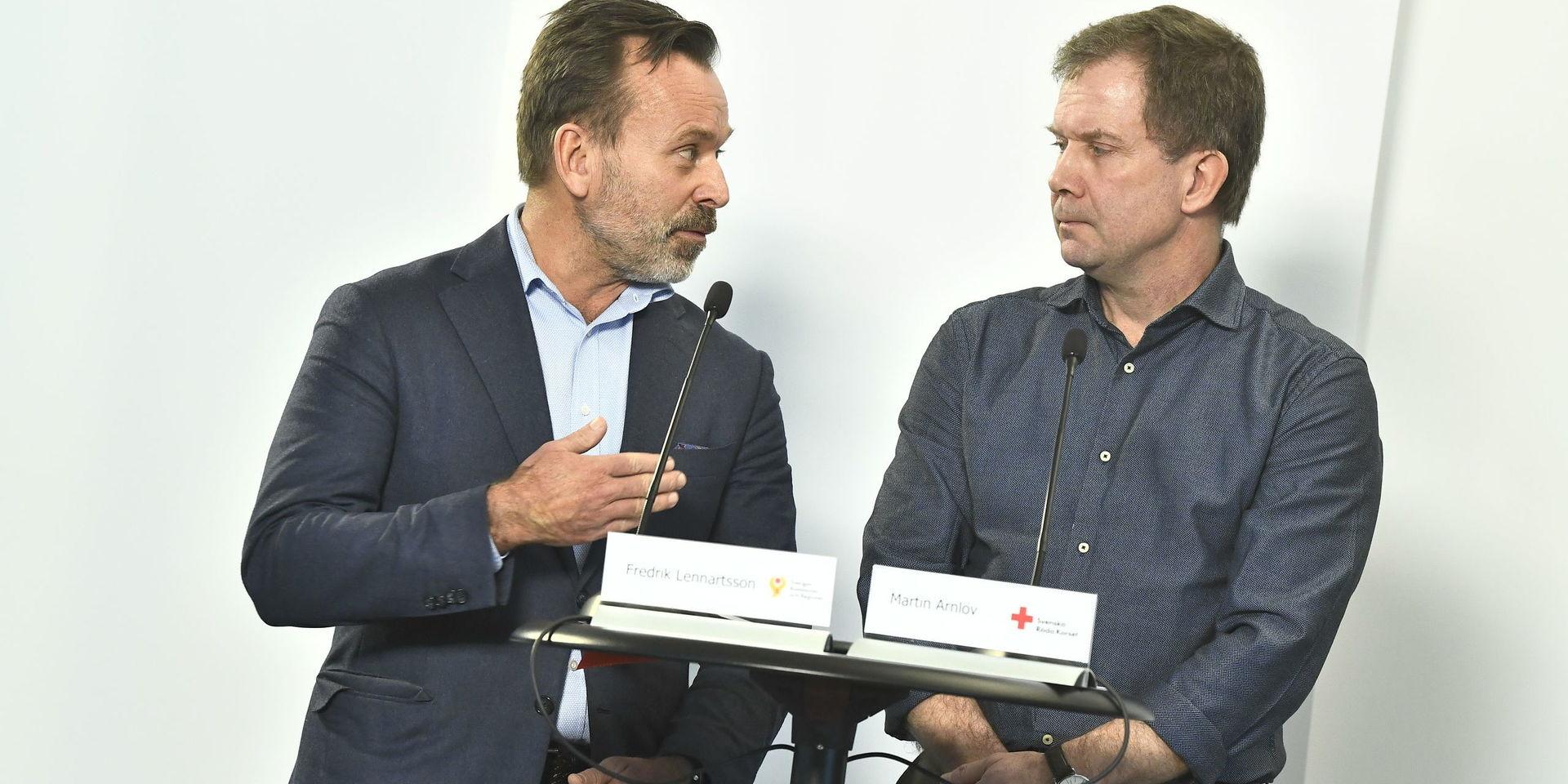 Fredrik Lennartsson, Sveriges kommuner och regioner, och Martin Årnlöv, Röda Korset, var med och presenterade det nya initiativet på en pressträff på onsdagen.
