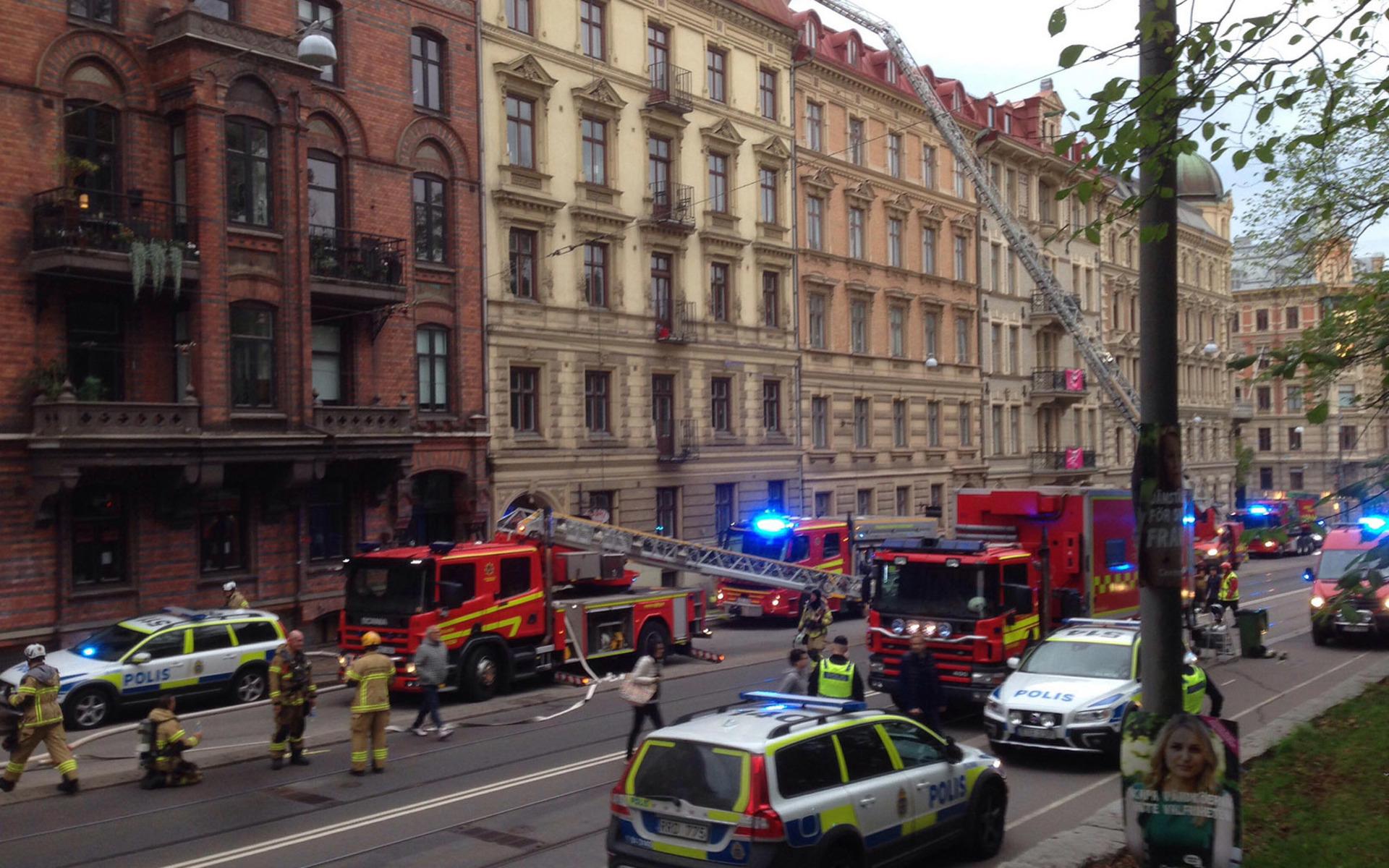 Brand i femvåningshus på Aschebergsgatan i centrala Göteborg.