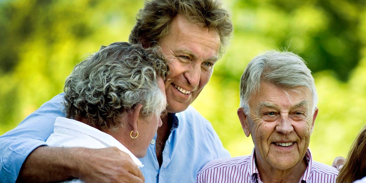 Sven-Bertil Taube och Dan Ekborg (till vänster) med regissören Richard Hobert i juni 2010 inför premiären av filmen ”En enkel till Antibes”. Sven-Bertil Taube fick senare en Guldbagge för sin rollprestation. Arkivbild.
