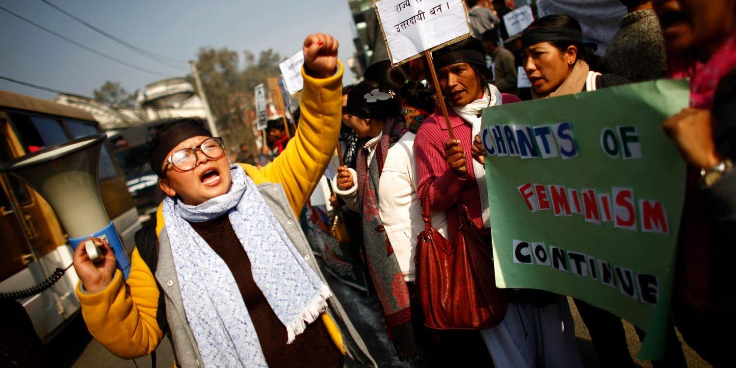 Nepalesiska kvinnor demonstrerar mot våld mot kvinnor. Bilden är från en demonstration i Katmandu 2013. Arkivbild.