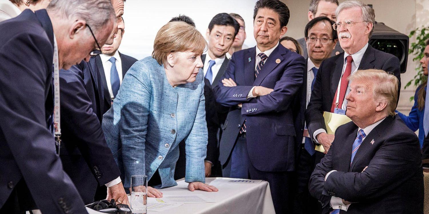 Bilden från G7-mötet har redan blivit en klassiker.