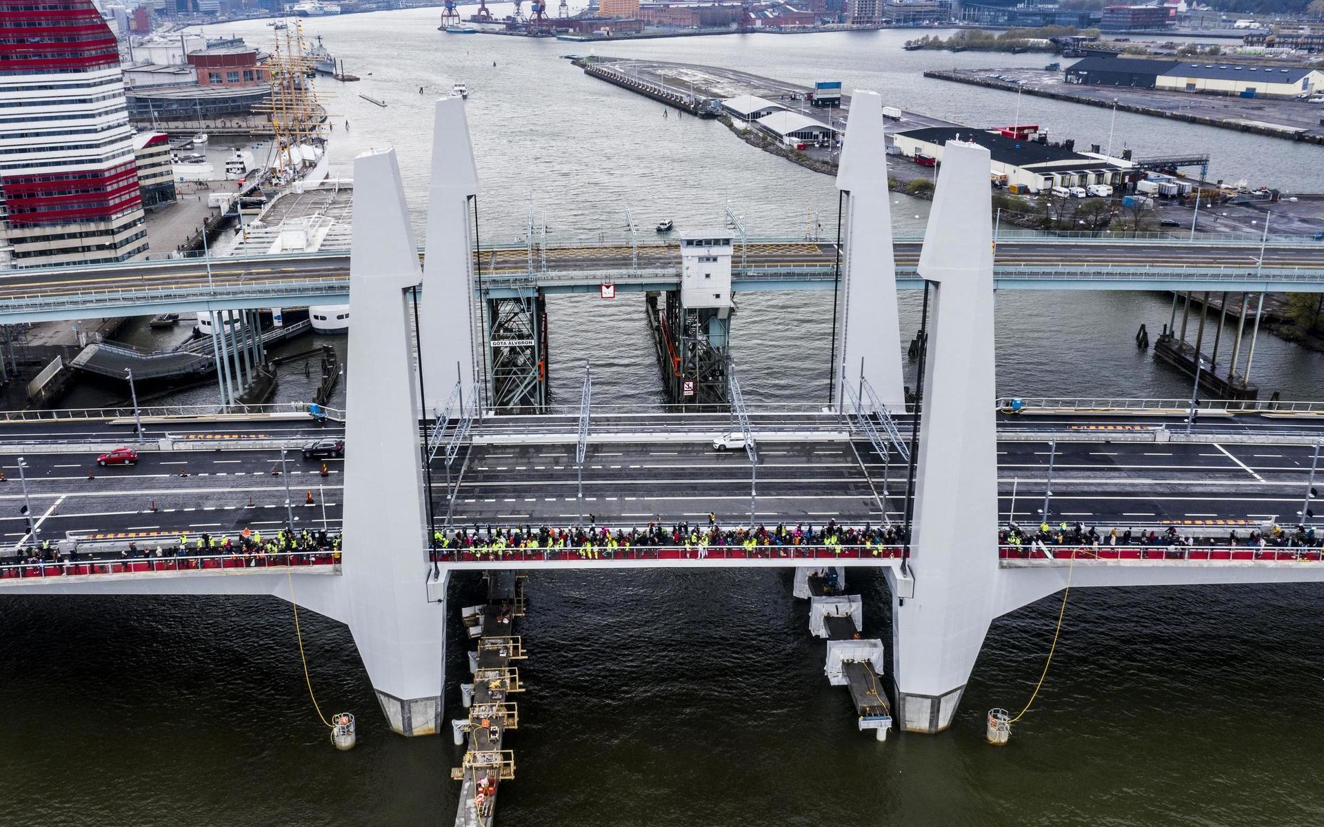 Göteborg har fått sin nya bro. Här ser vi en drönarbild över Hisingsbron.