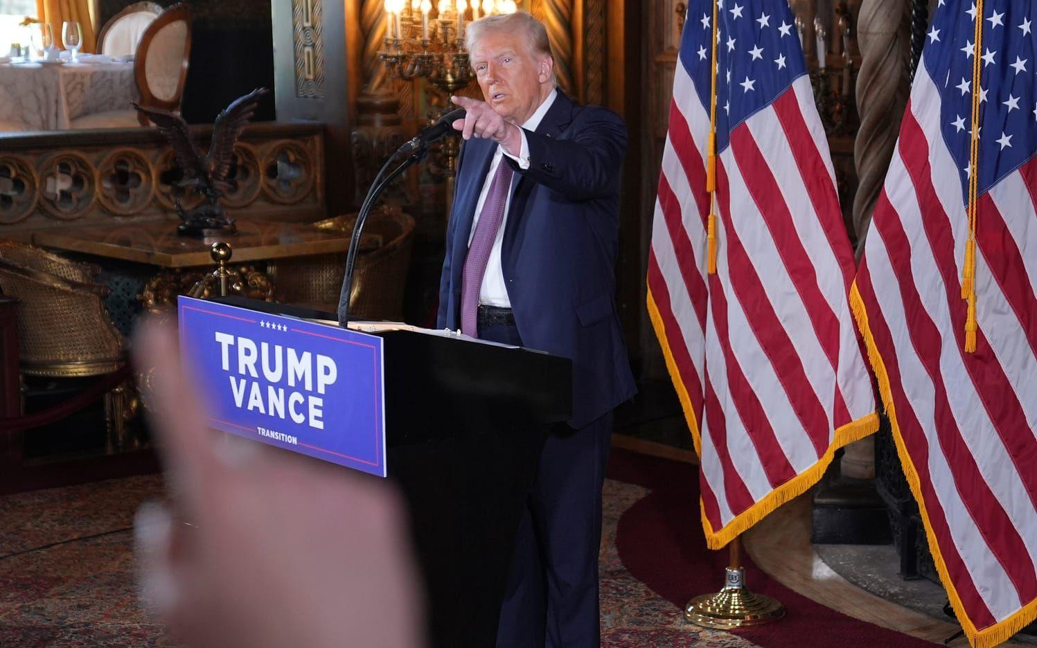 USA:s blivande president Donald Trump håller presskonferens i residenset Mar-a-Lago i Florida.