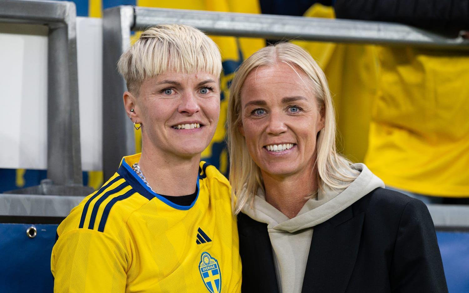 Nilla Fischer tillsammans med Caroline Seger. 