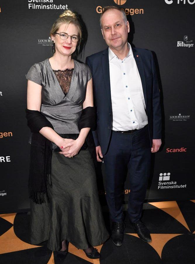 Jonas Sjöstedt (V) med Ann Mawe anländer till Guldbaggegalan 2017 på Cirkus i Stockholm på måndagen. Bild: Claudio Bresciani (TT)