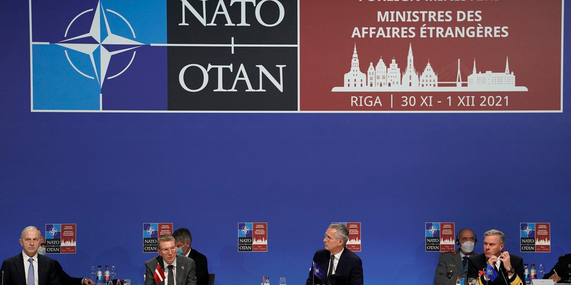 Natos generalsekreterare Jens Stoltenberg, tvåa till höger, under ett möte med Natoländernas utrikesministrar i Riga i Lettland i november 2021. Arkivbild.