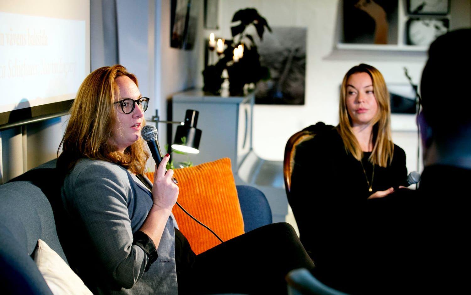 Jessica Schiefauer, t.v., och Karolina Ramqvist samtalar med Martin Engberg på Göteborgs romanfestival. Foto: Per Wahlberg.