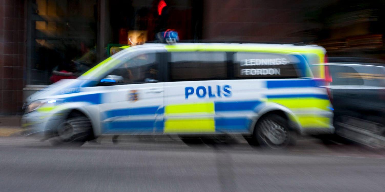 Polisens bombtekniker flyttade ett misstänkt föremål vid en telemast i Skutskär.