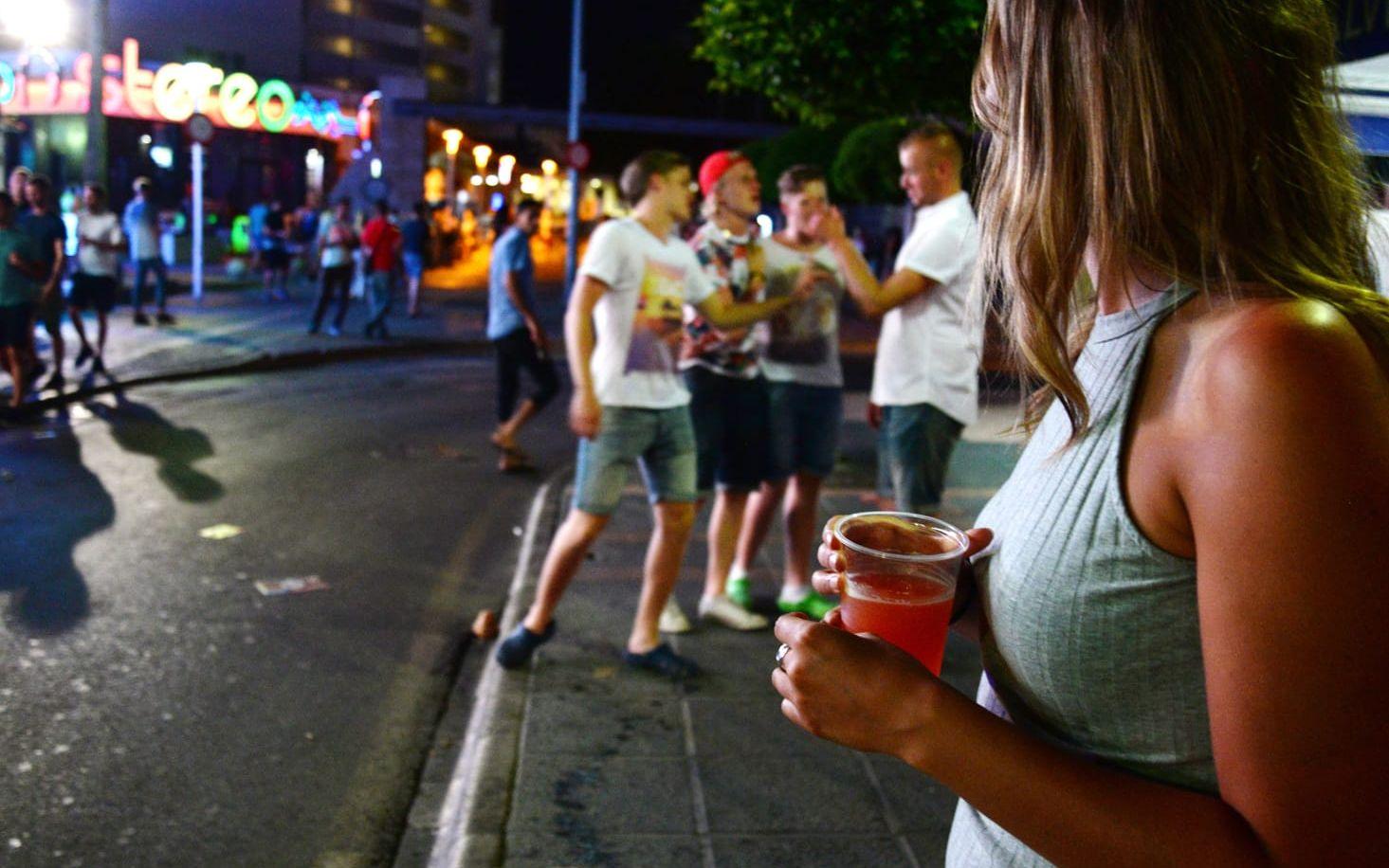  I Palma är det nu inte tillåtet att sälja alkohol mellan midnatt och 08:00 som inte dricks inne i baren.