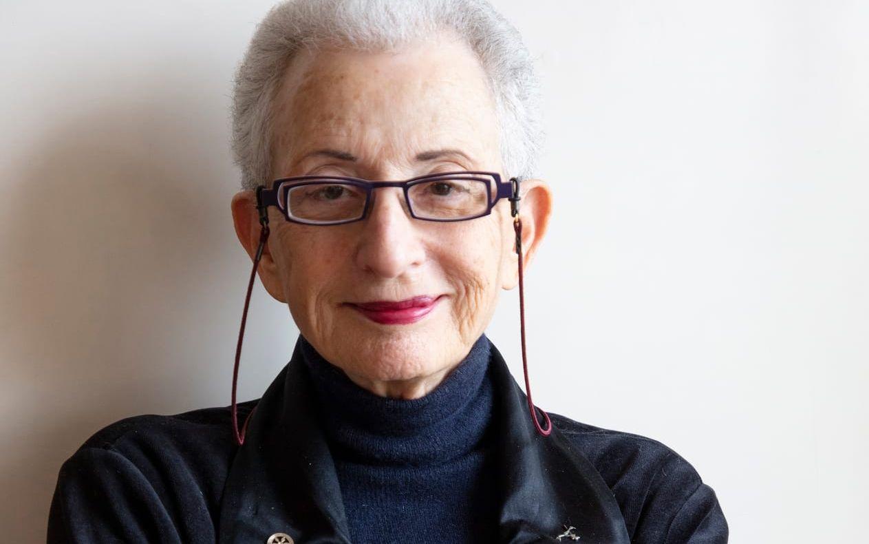 Hélène Cixous, 88 år, kommer inte till Sverige för att ta emot priset. "Jag kommer som litterärt spöke", säger hon.
