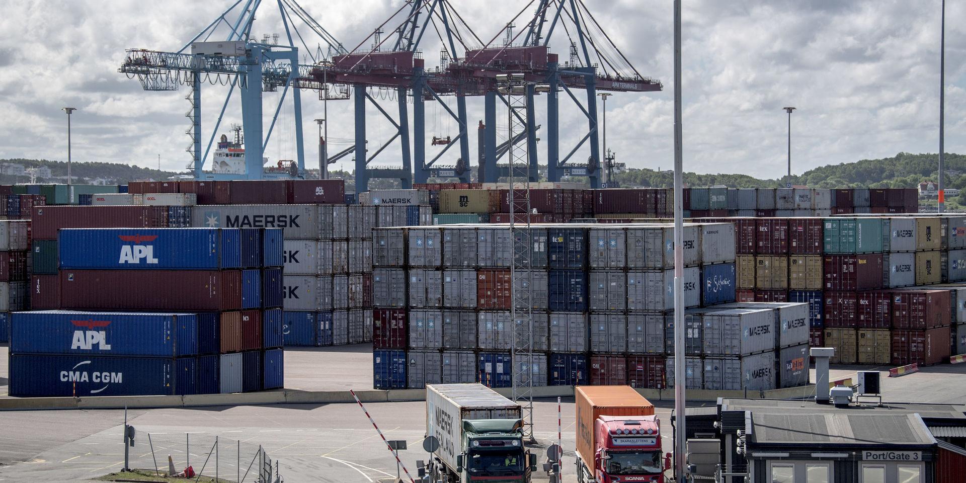 Göteborgs hamn bedriver mycket handel med Storbritannien och behöver nu ställa om inför en eventuellt hård brexit.