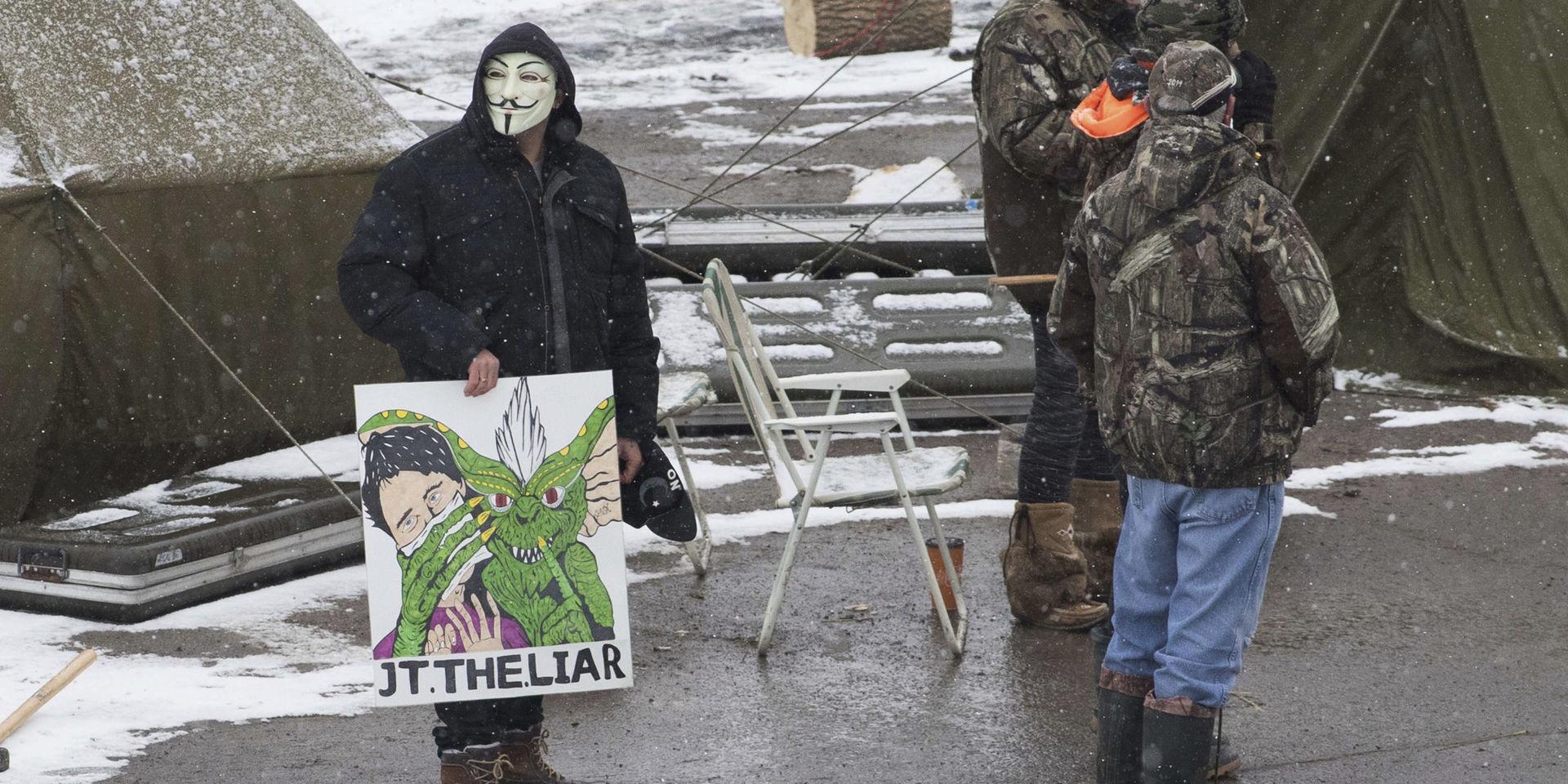 Demonstranter vid ett protestläger i närheten av Belleville i Ontario.