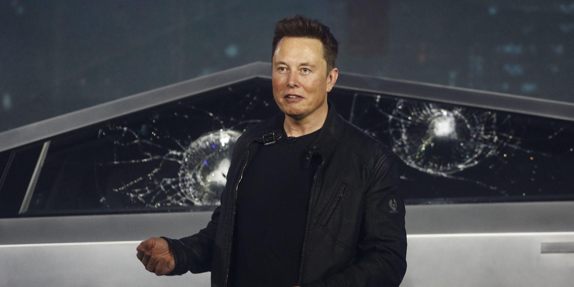 Teslas vd Elon Musk vid presentationen i Los Angeles.