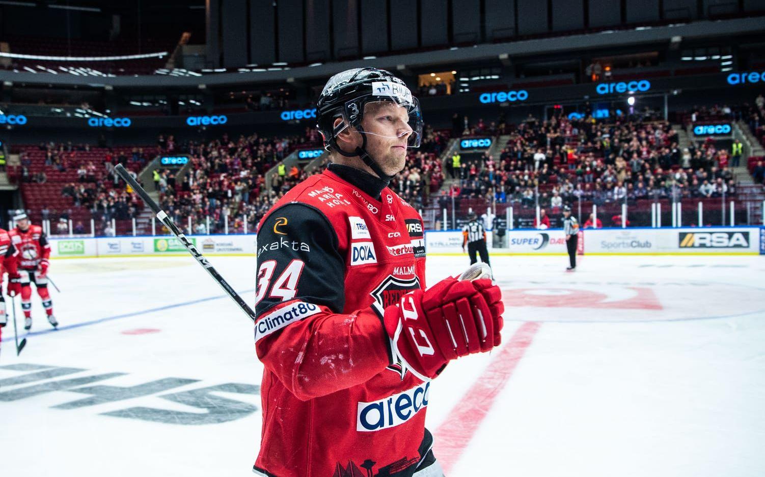 Sedan 2015 har hockeystjärnan Carl Söderberg bott i huset. 