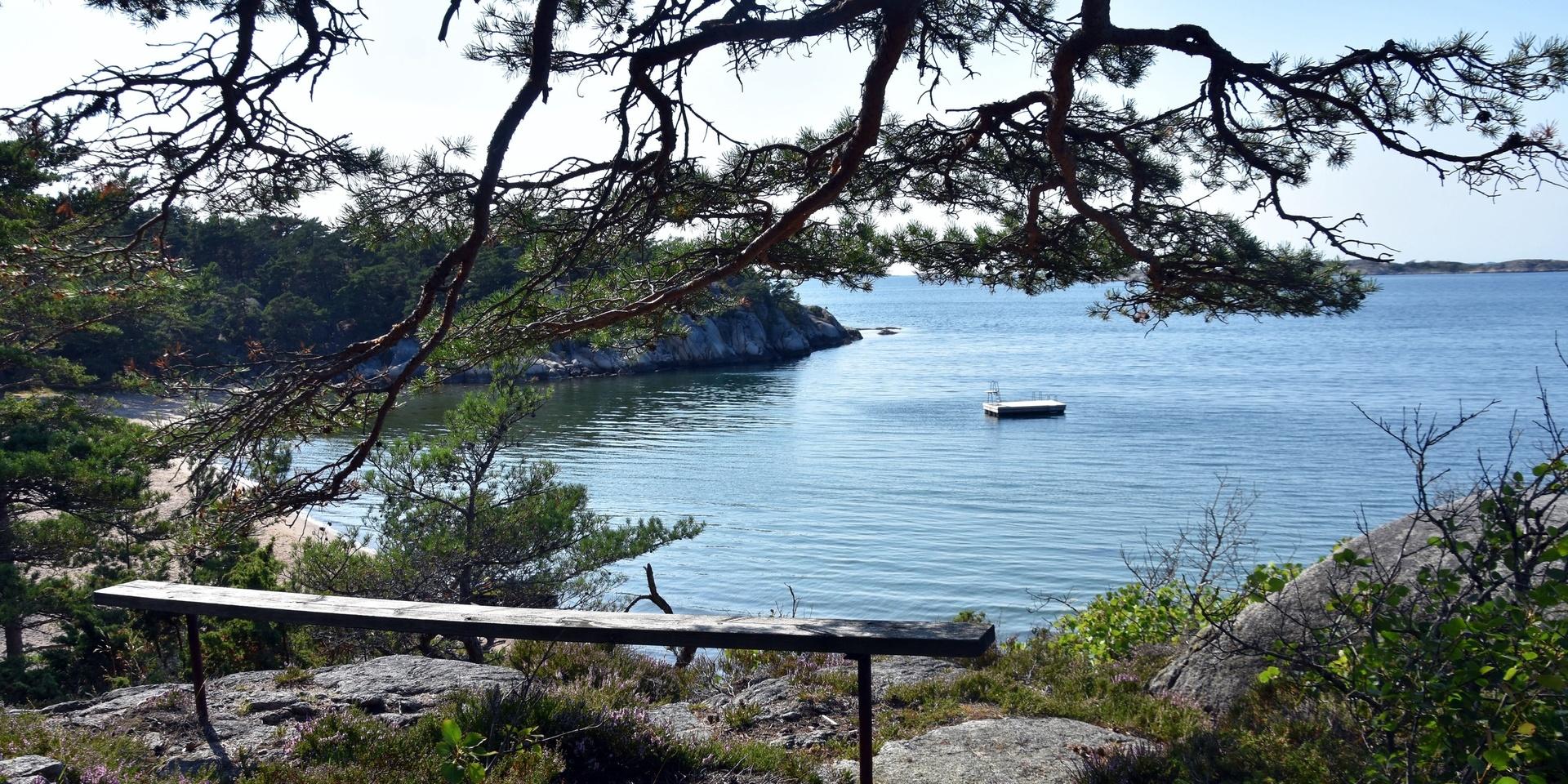 Styrsö havsbad är en oas dit många kommer för att svalka sig om somrarna. Men ön bjuder även på konst på Galleri Öbergska som ligger vid sydhamnen på ön.