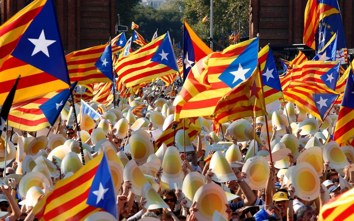 Om flaggviftande vore en nationalsport är frågan om någon skulle behärska den bättre en katalanerna. Bild: TT