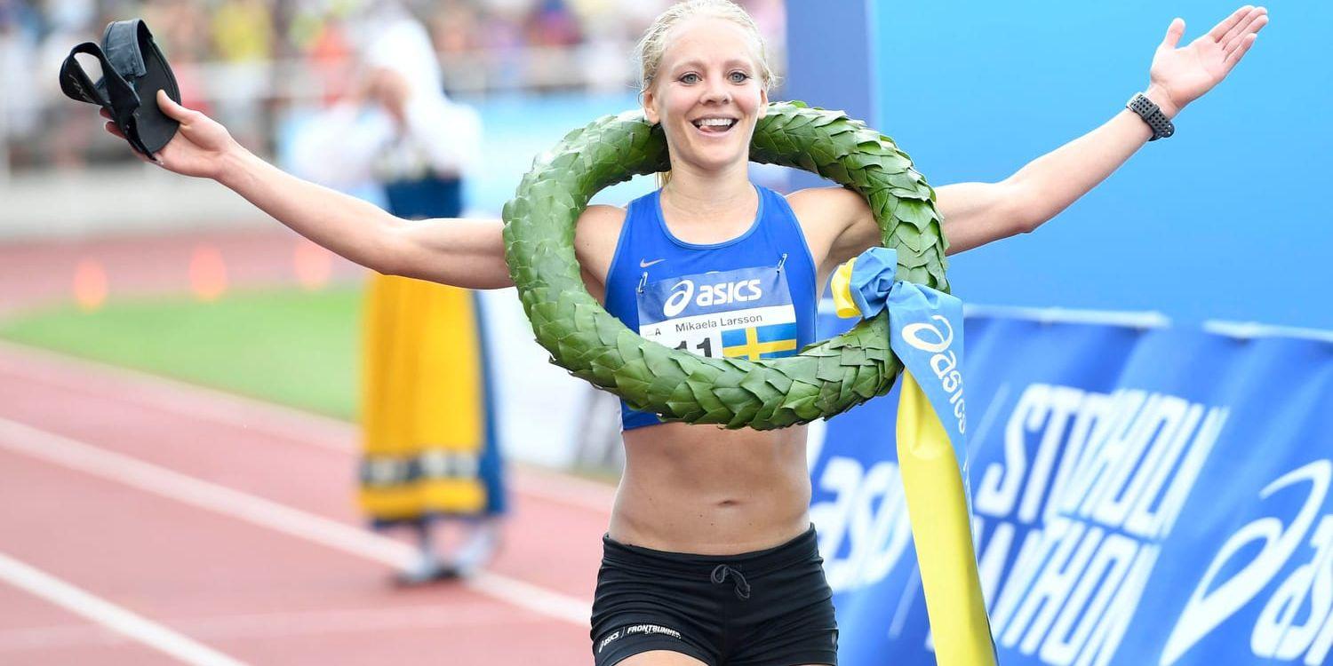 Mikaela Larsson vann Stockholm Marathon i högsommarvärme.