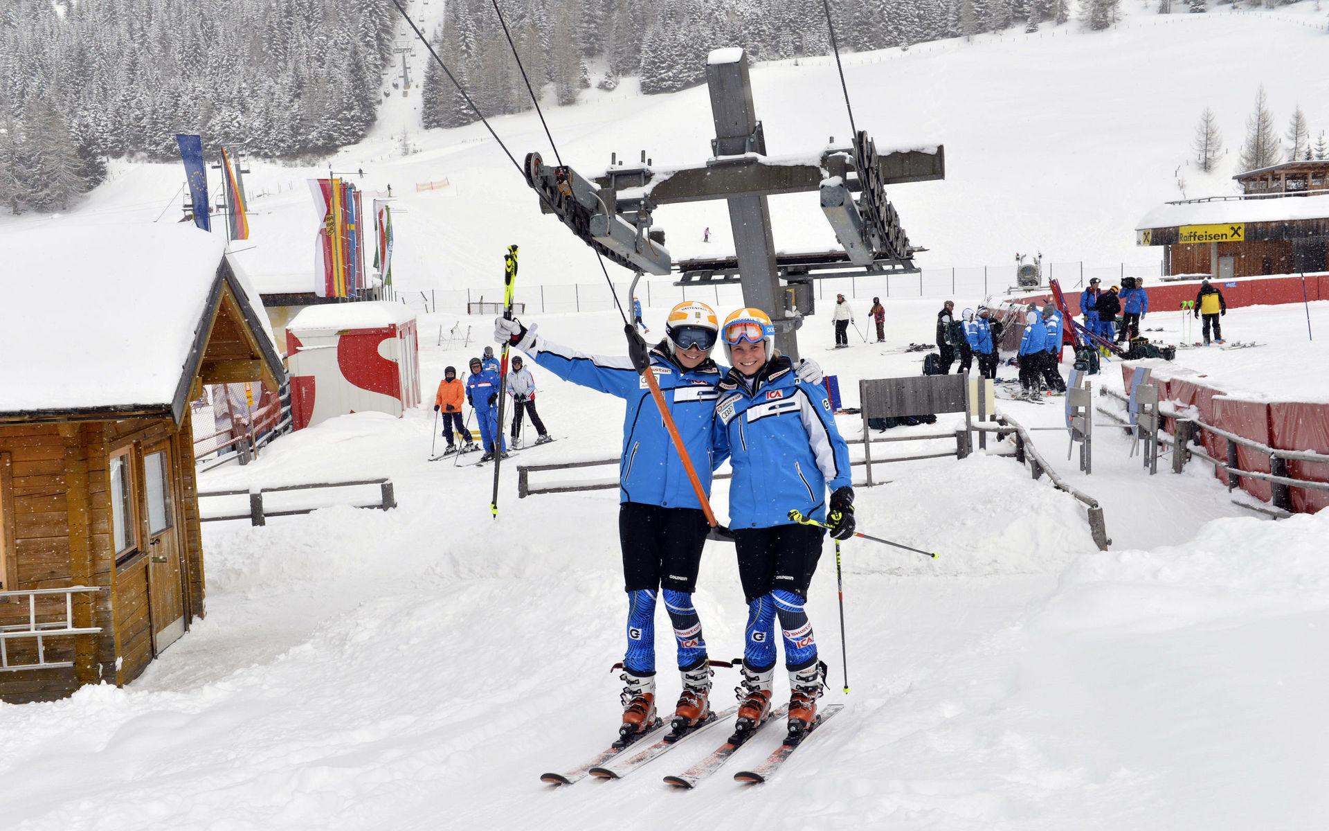 Frida Hansdotter och Nathalie Eklund under uppladdningen inför VM i Schladming 2013.
