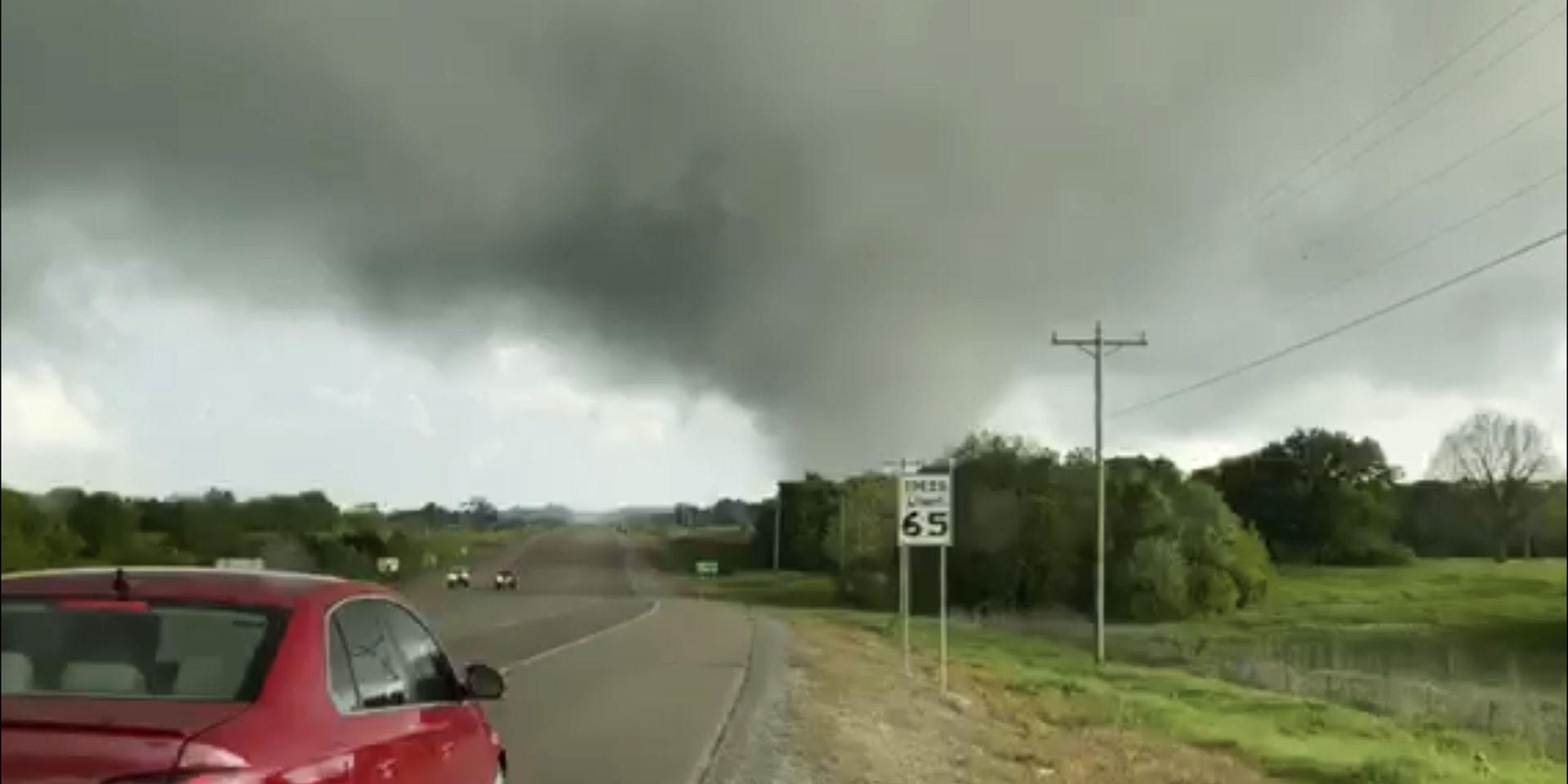En tornado sedd från State Highway 48 nära orten Durant, Oklahoma. 