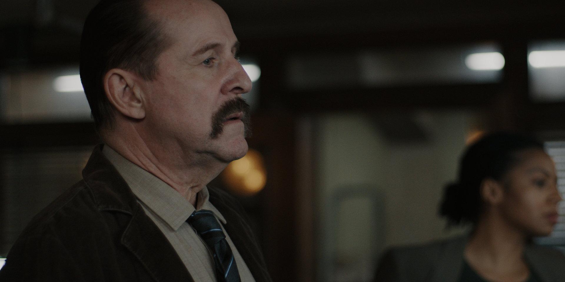 I 'The box' spelar Peter Stormare en livstrött polischef. Pressbild.