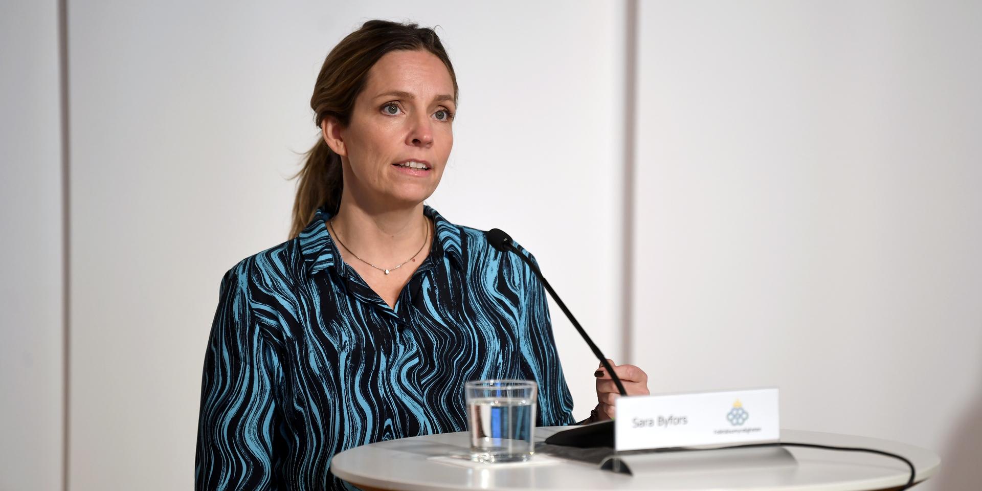 Sara Byfors, enhetschef på Folkhälsomyndigheten, vid torsdagens myndighetsgemensamma presskonferens om läget under coronapandemin.