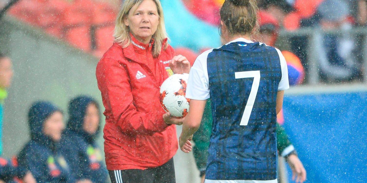 Skottlands förbundskapten Anna Signeul under landskampen mot Sverige i Växjö tidigare i somras.