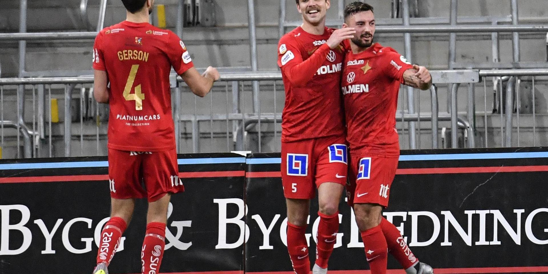 Norrköpings Christoffer Nyman jublar tillsammans med Sead Haksabanovic efter segermålet mot Hammarby på Tele 2 arena.