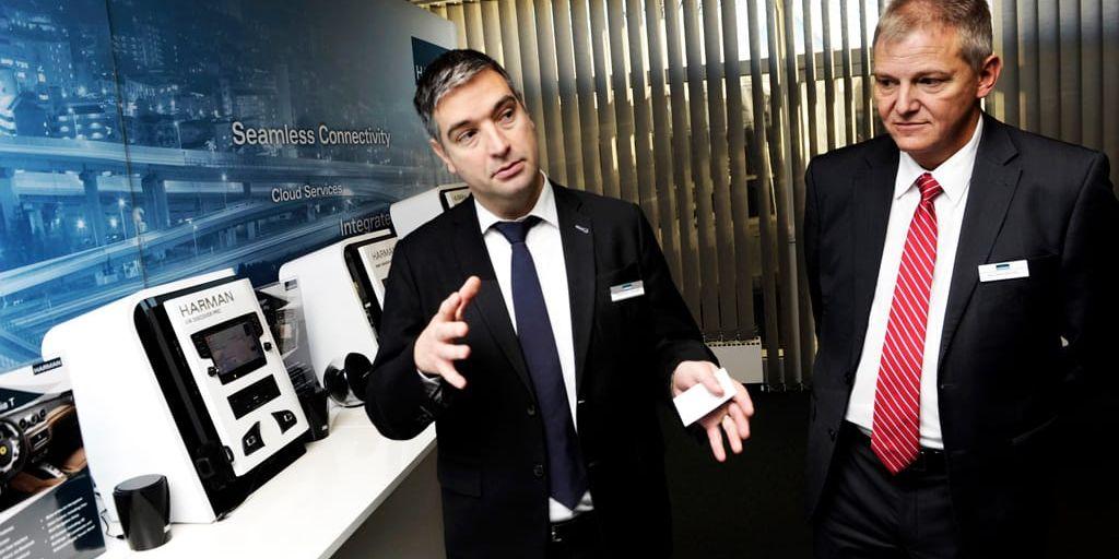 Stephane Lagresle och Michael Mauser verkar mest stolta över audioföretagets infotainment-lösningar och hoppas att det nya Göteborgskontoret ska hjälpa företaget att få in dem i Volvos bilar.